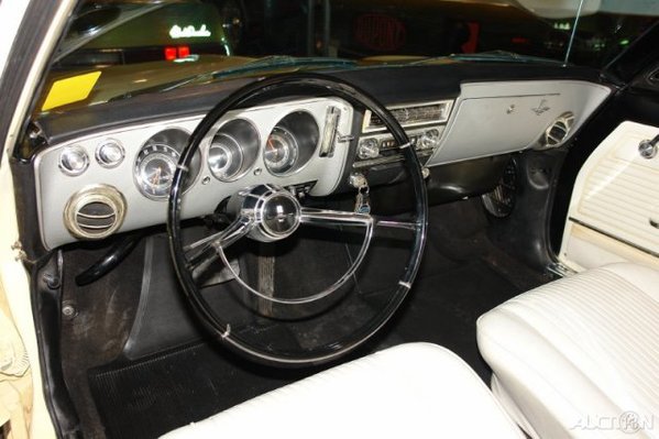 1965 Air conditioned Corvair (10).jpg
