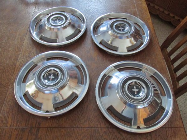 Hubcaps 001 (800x600).jpg