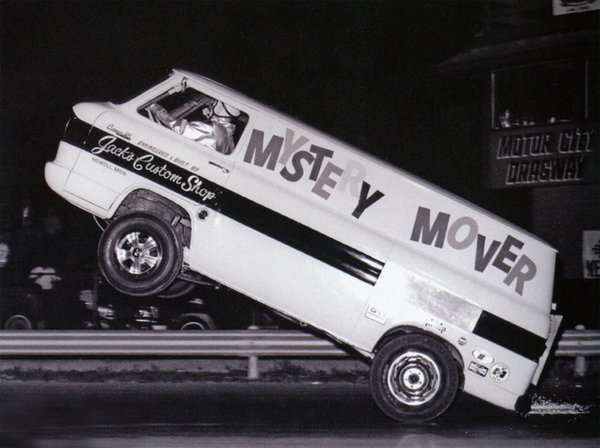 a funnycar Mystery Mover FC wheelie.jpg