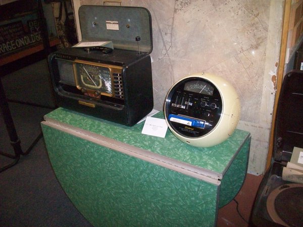 check out the 8-track player