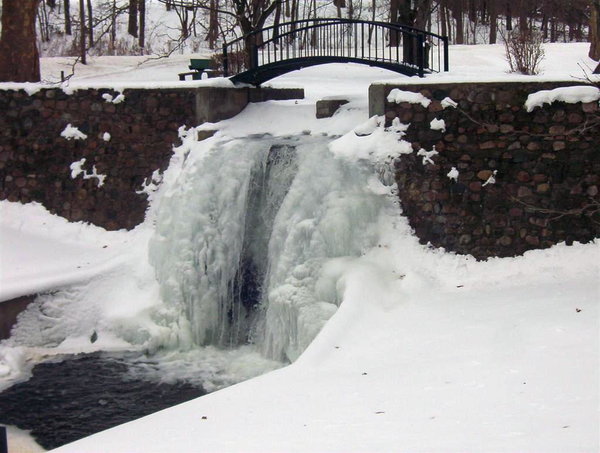 Most years the waterfall freezes completely over.