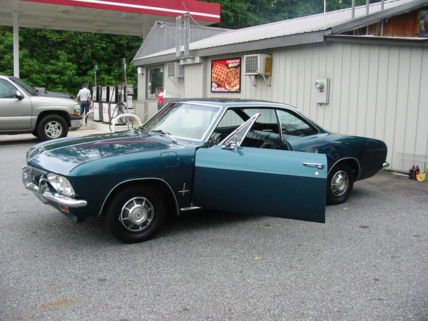 66 green corvair  full at Kens Grocery.jpg