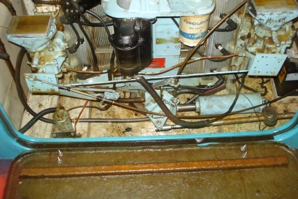 View of Carbs and Linkage.jpg