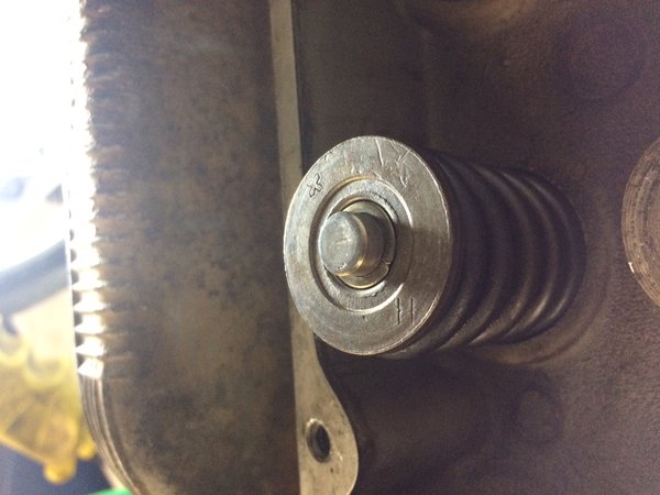 Exhaust valve showing wedges flush with spring cap