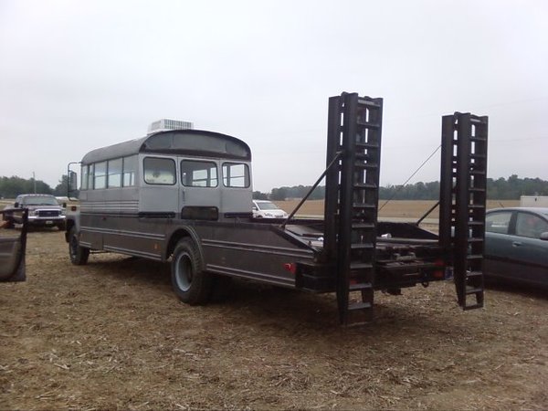 trailer and bus 003.jpg