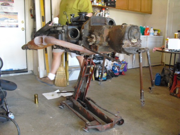This is the complete Corvair power pack lifted on the Wudell 700 jack, you slide the GM stand under it and its on the GM stand.