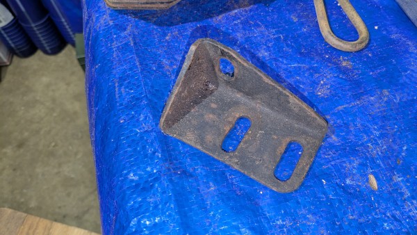 Bracket R1U2S0 02.jpg