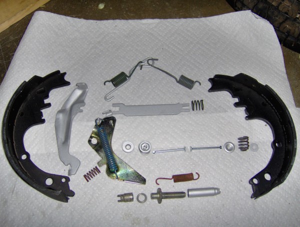 Brake rear shoe install Nov 15, 2009 002.jpg