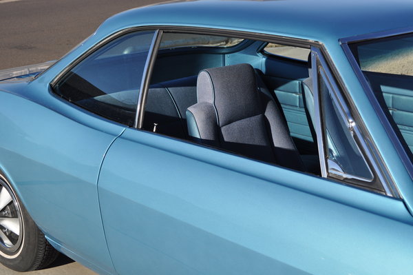 Passenger side detail. Drip rail? What drip rail? Door handles? I don't need no stinkin' door handles!